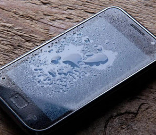 Що робити, якщо в порт для зарядки смартфона потрапила вода