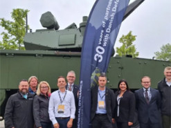 В Rheinmetall поєднали найсучаснішу систему ППО Skyranger 30 з панцерником Piranha V 8×8