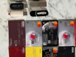 Гроші померлих та переселенців: працівників банку з Дніпра судитимуть за мільйонні махінації