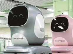 Майбутнє вже тут: у Китаї роботи-пінгвіни почали доставляти товари через метро