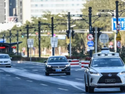 Китайская компания с технологией беспилотного вождения получила лицензию на оказание услуг такси