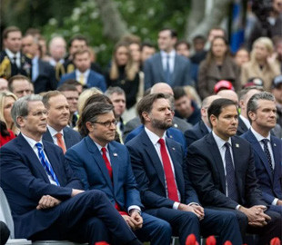 ЗМІ: Білий дім з’ясував, як телефон головреда The Atlantic опинився в iPhone Волца