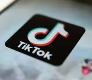 На 5 років увʼязнили жінку, яка поширювала у TikTok заклики полонених військовослужбовців не воювати з Росією