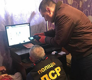 Правоохоронці викрили банду, яка масово виготовляла фальшиві документи