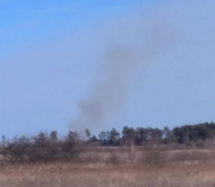 Згорівші літак та поле: Maxar оприлюднила наслідки вибухів у білорусі. Фото