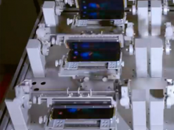 Samsung показала, как смартфоны Galaxy Fold проходят испытания на изгиб