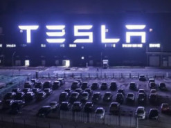 Tesla не витримує натиску конкурентів в Китаї: електромобілі поставлятимуть до Європи