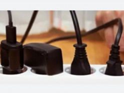 Електрик назвав 7 приладів, які не можна підключати до подовжувачів