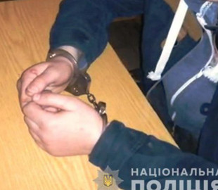 Задушил и отобрал телефон: 17-летнего парня осудили за убийство 14-летней подруги