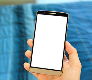 Ризикуєте дисплеєм: як не можна протирати екран смартфона