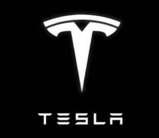 Экс-сотрудники Tesla жалуются на незаконные увольнения