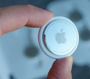 Технологію AirTag від Apple звинувачують у стеженні і причетності до вбивств користувачів: що відомо про скандал