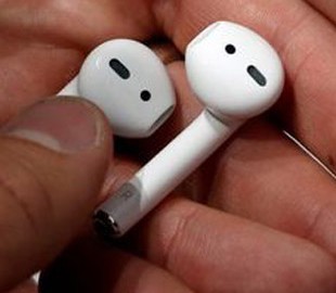 Наушники AirPods названы самым успешным аксессуаром Apple