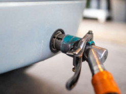 Автогаз в Україні продовжує дешевшати: скільки коштує заправити авто