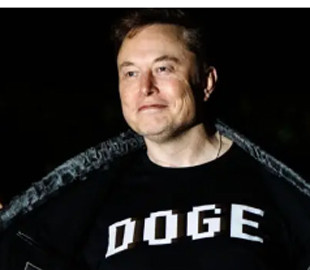 Чиновник із команди Ілона Маска опинився під слідством через біткоїни та акції Tesla