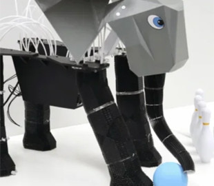 Учені надрукували на 3D-принтері робота-слона, що грає в боулінг