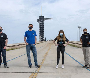 Netflix знімає документальний серіал про перший туристичний космічний політ SpaceX