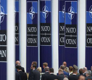 НАТО поліпшить стратегію захисту від кібератак — Столтенберг