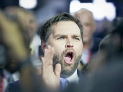 Джей Ді Венс стверджує, що звільнення ШІ від регулювання корисне для американських технологічних новаторів