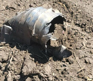Одесситам показали обломки ракеты, сбитой над Одесской областью (фото)
