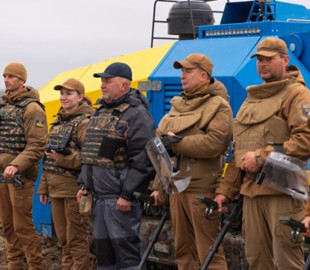 100 метрів за півтори хвилини: в Україні випробовують нову машину для розмінуванн