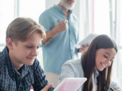 У Греції навчатимуть учителів, як використовувати ШІ під час уроків: частина суспільства занепокоєна