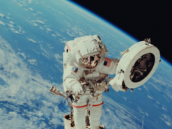 Телескоп NASA показав унікальний спіральний рух зірок у далекій галактиці