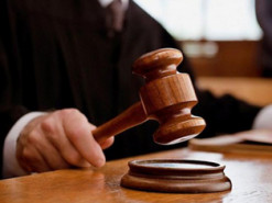 Зловмисника, який вимагав $10 тисяч за непоширення інтимних фото, увʼязнили на 7 років