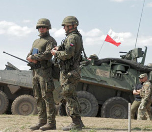 Польща подвоює військові витрати на тлі російського вторгнення в Україну, – Bloomberg