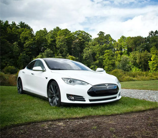 Электромобили Tesla научатся сами переключаться между режимами коробки передач