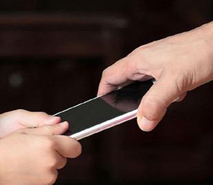 У Києві рецидивіст відбирав у школярів гаджети: справа вже в суді