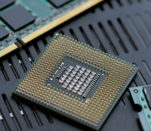 Акции производителей микросхем упали в цене из-за потенциальной угрозы вторжения России в Украину