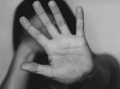 17-річну дівчину судитимуть за шантаж та вимагання грошей в інтернеті