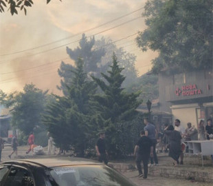 У Болграді вщент згоріло відділення «Нової пошти»: вогонь пошкодив сусідній житловий будинок