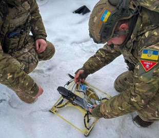 На околиці Сум знайшли безпілотник із бойовою частиною: поліція знешкодила вибухівку