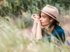 Названа оптимальна гучність музики в навушниках