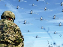 Рої із сотнями дронів, якими керує один оператор, можуть з’явитися на фронті у 2026 році