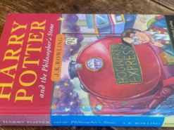 Перше видання книги «Гаррі Поттер і філософський камінь» продали на аукціоні за £45 тисяч