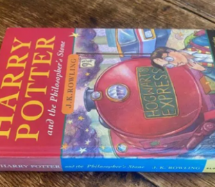 Перше видання книги «Гаррі Поттер і філософський камінь» продали на аукціоні за £45 тисяч