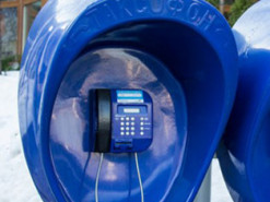 "Укртелеком" демонтирует таксофоны и отключит проводное радио