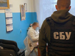 У Кропивницькому медики міської поліклініки продавали фейкові ковід-сертифікати