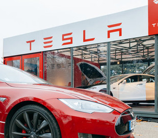 Акции Tesla выросли на 7% после новостей о рекордных поставках электрокаров