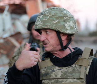 Шон Пенн показався у берцях з написом "Слава Україні"