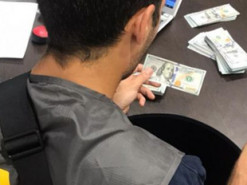 Співробітника СБУ затримали під час отримання хабара в $60 тисяч від “майнерів”