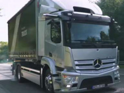 Автоблогери влаштували тест-драйв нової електричної вантажівки Mercedes-Benz eActros