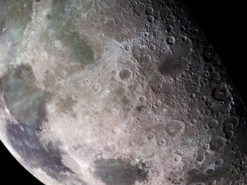 Зачепило навіть Місяць. На супутнику знайшли сліди астероїдів, які вбили динозаврів на землі