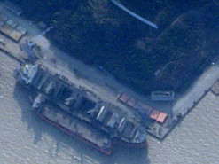 Китай переховує у себе корабель, яким з КНДР везли зброю в росію, - Reuters