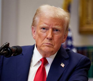 Трамп десятки разів купував акції та хвалив компанії з метою можливого заробітку, - CNN