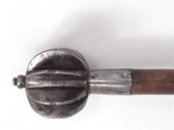 Чоловік відправив поштою артефакт, датований не нашою ерою