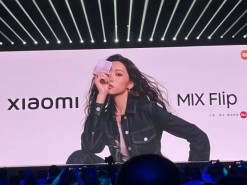 Xiaomi випускає перший розкладний телефон